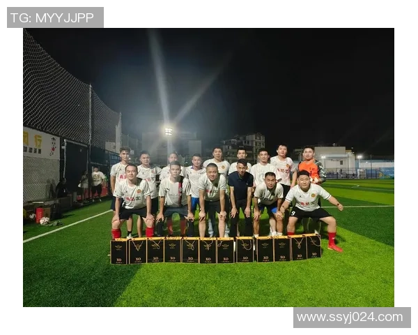 帅气足球球星聚首合影展现运动魅力与拼搏精神的完美碰撞